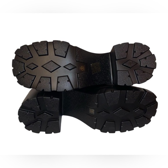 PRETTY LITTLE THINGS Chunky Sole MotoCulture Booties Black in Size 8 - Picture 7 of 9